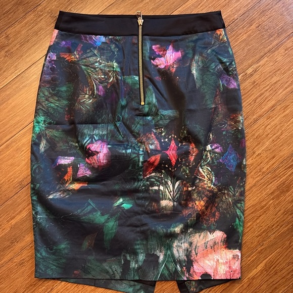 Ted Baker Pencil Skirt - size 1 (US 2/4) - knee length - zip closure - Picture 4 of 4